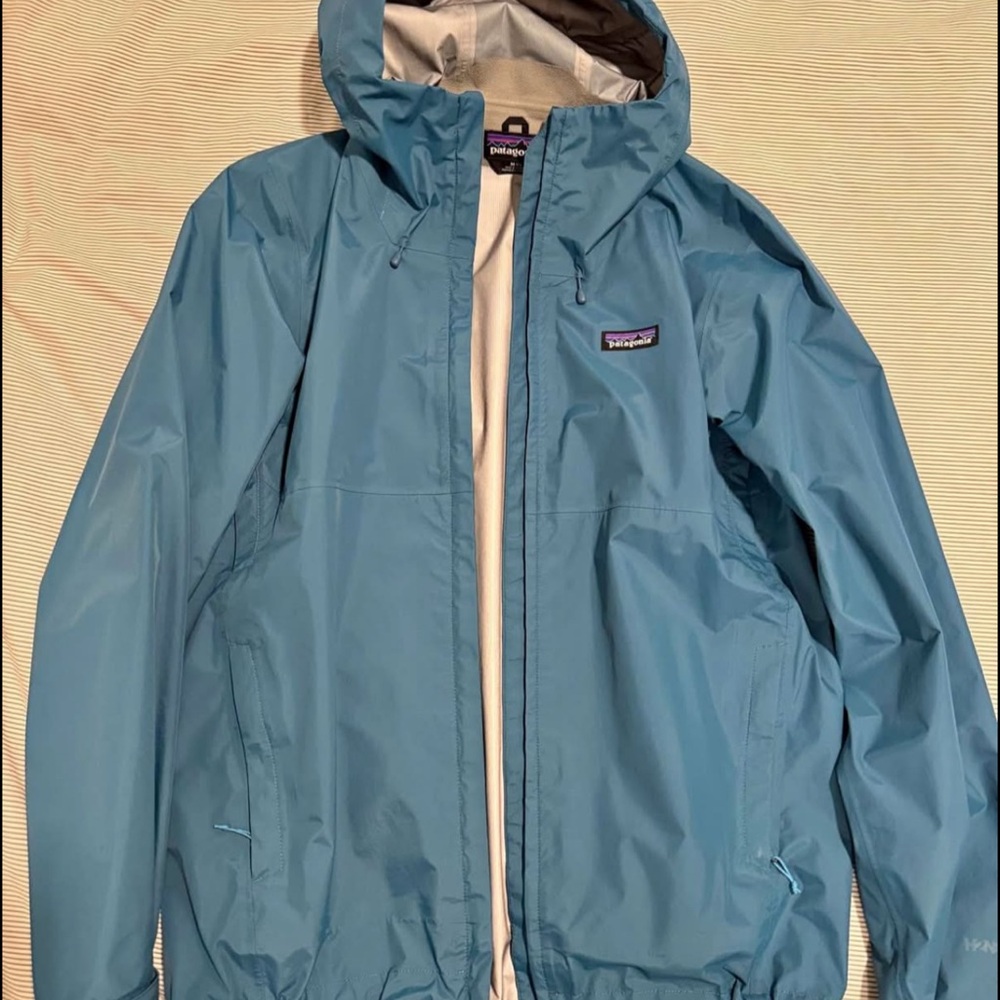 Patagonia Men's Light Blue Raincoat